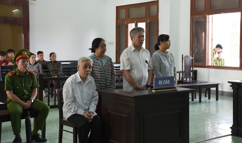 Viện kiểm sát bác đề nghị miễn trách nhiệm hình sự cho cựu chánh án Phú Yên - Ảnh 2. Viện kiểm sát bác đề nghị miễn trách nhiệm hình sự cho cựu chánh án Phú Yên - Ảnh 2.