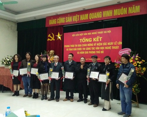 Tiền thưởng giải kỷ niệm 65 năm Ngày giải phóng thủ đô bằng 10 bát phở - Ảnh 1. Tiền thưởng giải kỷ niệm 65 năm Ngày giải phóng thủ đô bằng 10 bát phở - Ảnh 1.
