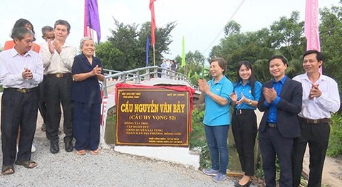 Khánh thành cầu mang tên Anh hùng phi công Nguyễn Văn Bảy - Ảnh 1. Khánh thành cầu mang tên Anh hùng phi công Nguyễn Văn Bảy - Ảnh 1.