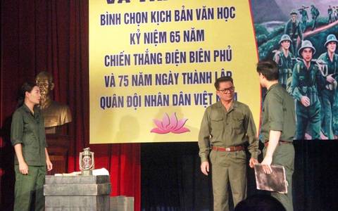 Cha con nhà viết kịch Lưu Quang Thuận - Lưu Quang Vũ cùng được vinh danh - Ảnh 1. Cha con nhà viết kịch Lưu Quang Thuận - Lưu Quang Vũ cùng được vinh danh - Ảnh 1.