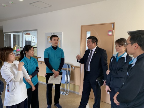 Nhật Bản sẽ nới lỏng quy định tuyển chọn lao động nước ngoài - Ảnh 1. Nhật Bản sẽ nới lỏng quy định tuyển chọn lao động nước ngoài - Ảnh 1.