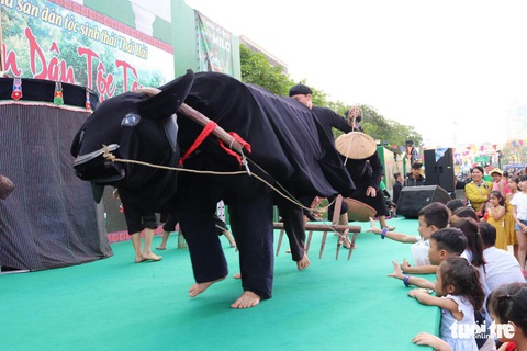 Thưởng thức múa rối nghệ thuật trên đường phố - Ảnh 4. Thưởng thức múa rối nghệ thuật trên đường phố - Ảnh 4.
