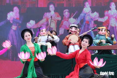 Thưởng thức múa rối nghệ thuật trên đường phố - Ảnh 8. Thưởng thức múa rối nghệ thuật trên đường phố - Ảnh 8.