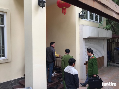Khám xét nhà chánh văn phòng Thành ủy Hà Nội Nguyễn Văn Tứ - Ảnh 3. Khám xét nhà chánh văn phòng Thành ủy Hà Nội Nguyễn Văn Tứ - Ảnh 3.