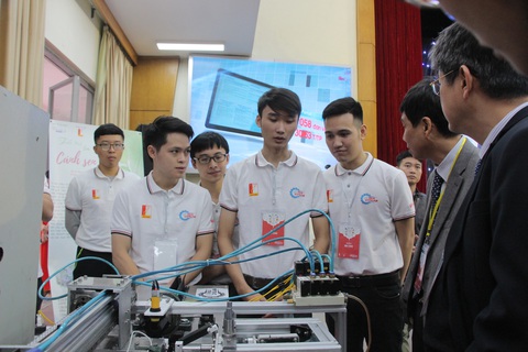 Máy lấy tơ sen đầu tiên tại Việt Nam đoạt giải nhất sáng tạo trẻ - Ảnh 1. Máy lấy tơ sen đầu tiên tại Việt Nam đoạt giải nhất sáng tạo trẻ - Ảnh 1.