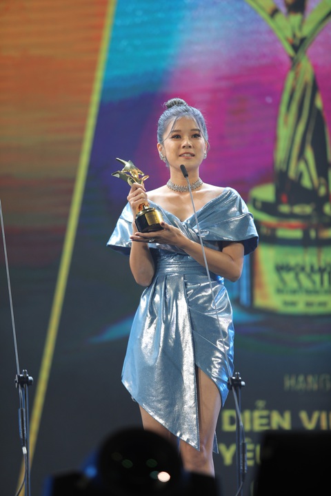 Gái già lắm chiêu và Ngũ hợi tấn hỉ thắng lớn tại giải Ngôi sao xanh - Ảnh 4. Gái già lắm chiêu và Ngũ hợi tấn hỉ thắng lớn tại giải Ngôi sao xanh - Ảnh 4.