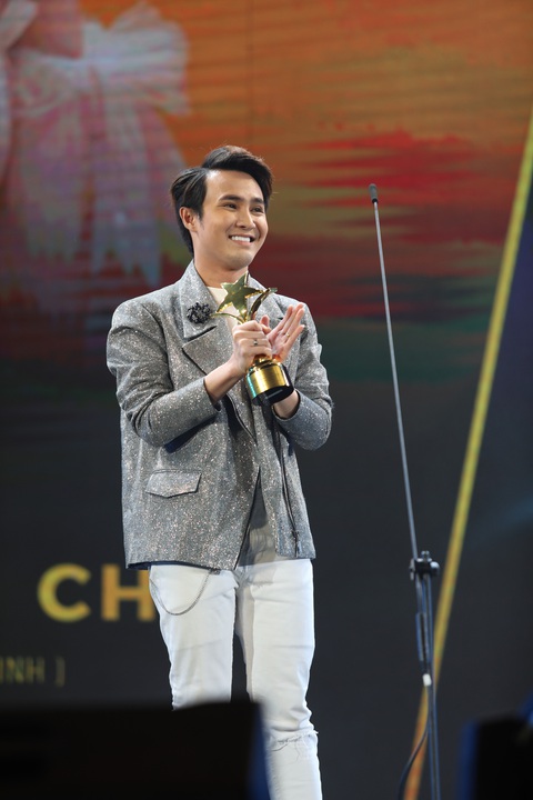 Gái già lắm chiêu và Ngũ hợi tấn hỉ thắng lớn tại giải Ngôi sao xanh - Ảnh 3. Gái già lắm chiêu và Ngũ hợi tấn hỉ thắng lớn tại giải Ngôi sao xanh - Ảnh 3.