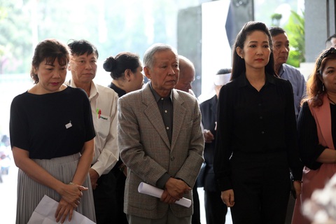 Phút cuối tiễn biệt nhạc sĩ Nguyễn Văn Tý - Ảnh 7. Phút cuối tiễn biệt nhạc sĩ Nguyễn Văn Tý - Ảnh 7.