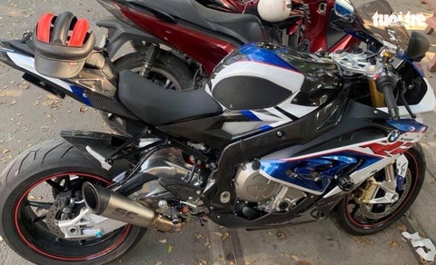 Vụ trộm môtô BMW: Chủ xe nhận tin nhắn lạ báo xe ở bãi đất trống, bảo đến lấy - Ảnh 2. Vụ trộm môtô BMW: Chủ xe nhận tin nhắn lạ báo xe ở bãi đất trống, bảo đến lấy - Ảnh 2.