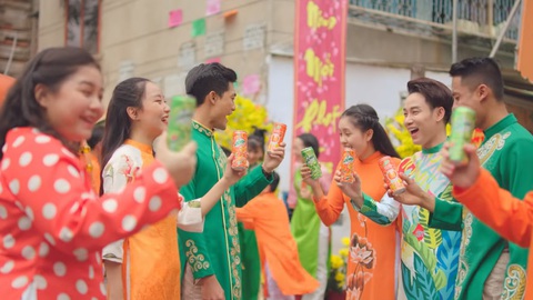 ‘Bán ve chai’ chuyện cũ, đón năm mới thật sang - Ảnh 4. ‘Bán ve chai’ chuyện cũ, đón năm mới thật sang - Ảnh 4.