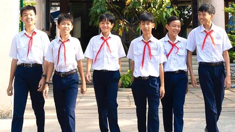 Khen thưởng học sinh ở TP.HCM trả lại 21 triệu cho người đánh rơi - Ảnh 1. Khen thưởng học sinh ở TP.HCM trả lại 21 triệu cho người đánh rơi - Ảnh 1.