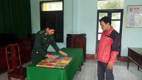 Lại phát hiện chất nghi ma túy dọc biển Thừa Thiên Huế - Ảnh 1. Lại phát hiện chất nghi ma túy dọc biển Thừa Thiên Huế - Ảnh 1.