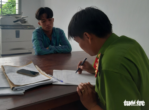 Bắt nhóm thanh niên lừa nạn nhân đi khách sạn để cướp tài sản - Ảnh 1. Bắt nhóm thanh niên lừa nạn nhân đi khách sạn để cướp tài sản - Ảnh 1.