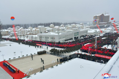 Tham vọng biến Samjiyon thành phố núi giàu có của ông Kim Jong Un - Ảnh 1. Tham vọng biến Samjiyon thành phố núi giàu có của ông Kim Jong Un - Ảnh 1.