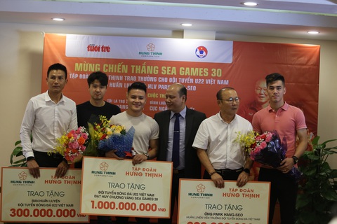 HLV Park Hang Seo trao giải cho bạn đọc báo Tuổi Trẻ - Ảnh 9. HLV Park Hang Seo trao giải cho bạn đọc báo Tuổi Trẻ - Ảnh 9.