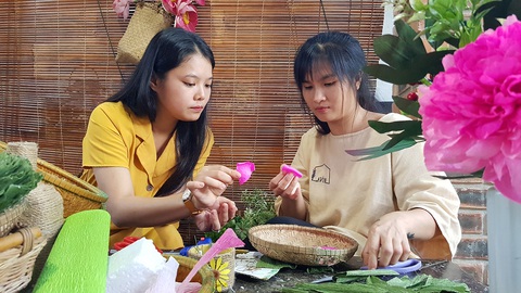 Sống trong ngôi nhà hoa xứ Huế như thấy cuộc đời sang trang - Ảnh 1. Sống trong ngôi nhà hoa xứ Huế như thấy cuộc đời sang trang - Ảnh 1.