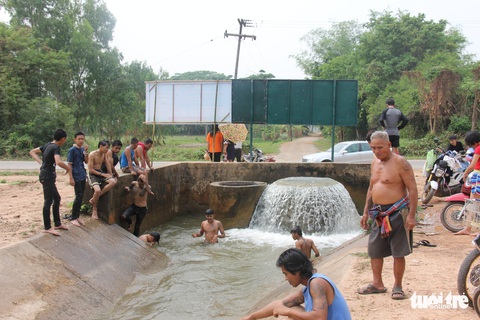 Đập Cảnh Hồng tích nước giữa hạn hán, người Thái lo sắp uống nước muối - Ảnh 1. Đập Cảnh Hồng tích nước giữa hạn hán, người Thái lo sắp uống nước muối - Ảnh 1.