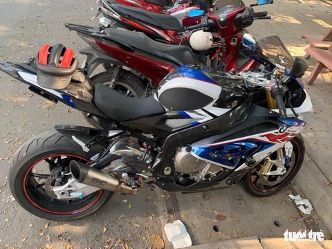 Công an TP.HCM truy xét nhóm trộm môtô BMW rồi bỏ của chạy lấy người - Ảnh 2. Công an TP.HCM truy xét nhóm trộm môtô BMW rồi bỏ của chạy lấy người - Ảnh 2.