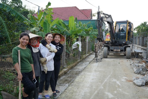Người dân thị trấn Nghèn vui mừng đón nước sạch về - Ảnh 3. Người dân thị trấn Nghèn vui mừng đón nước sạch về - Ảnh 3.