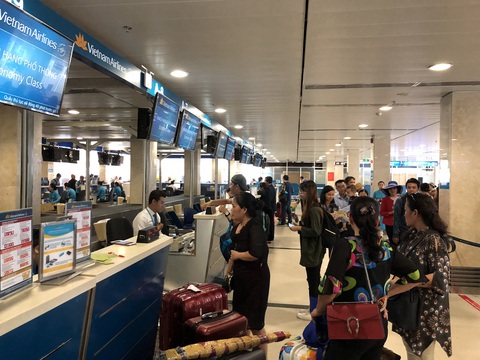 Vietnam Airlines tăng phí, giá vé máy bay Tết tiếp tục tăng - Ảnh 2. Vietnam Airlines tăng phí, giá vé máy bay Tết tiếp tục tăng - Ảnh 2.