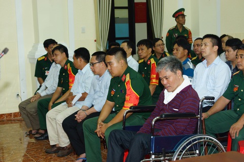 Xét xử nhóm cán bộ quốc phòng tại Lũng Lô: Đề nghị truy thu 728 tỉ đồng tiền bán xăng giả - Ảnh 1. Xét xử nhóm cán bộ quốc phòng tại Lũng Lô: Đề nghị truy thu 728 tỉ đồng tiền bán xăng giả - Ảnh 1.