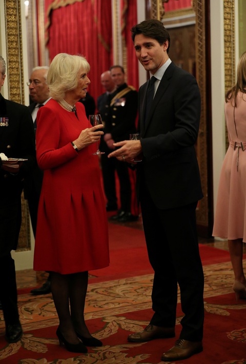 Các lãnh đạo NATO diện kiến nữ hoàng Elizabeth tại điện Buckingham - Ảnh 5. Các lãnh đạo NATO diện kiến nữ hoàng Elizabeth tại điện Buckingham - Ảnh 5.