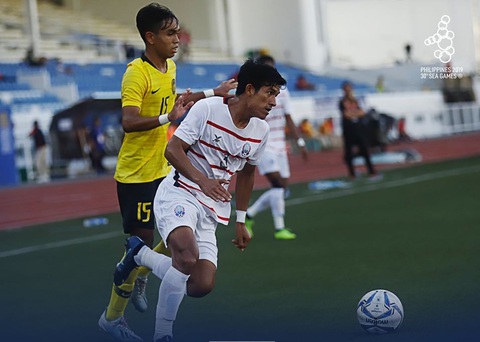 Thắng Malaysia, U22 Campuchia vào bán kết SEA Games 2019 - Ảnh 1. Thắng Malaysia, U22 Campuchia vào bán kết SEA Games 2019 - Ảnh 1.
