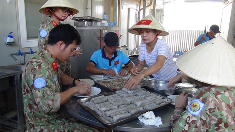 Mũ nồi xanh Việt Nam ở Nam Sudan - Kỳ 5: Món Việt ở Nam Sudan - Ảnh 1. Mũ nồi xanh Việt Nam ở Nam Sudan - Kỳ 5: Món Việt ở Nam Sudan - Ảnh 1.