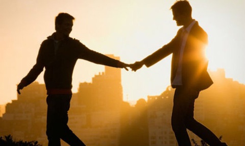 Đồng tính, có HIV vẫn vỡ òa hạnh phúc bên bạn tình ‘bình thường’ - Ảnh 1. Đồng tính, có HIV vẫn vỡ òa hạnh phúc bên bạn tình ‘bình thường’ - Ảnh 1.