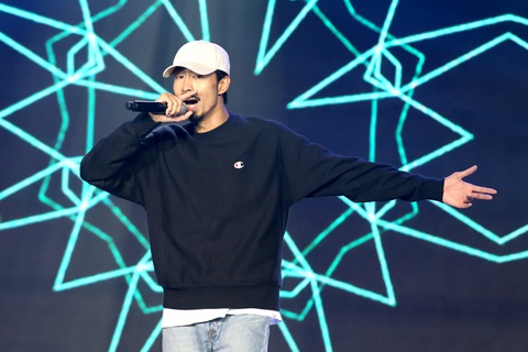 Đen là nghệ sĩ Việt Nam được nghe nhiều nhất 2019 trên Spotify - Ảnh 1. Đen là nghệ sĩ Việt Nam được nghe nhiều nhất 2019 trên Spotify - Ảnh 1.