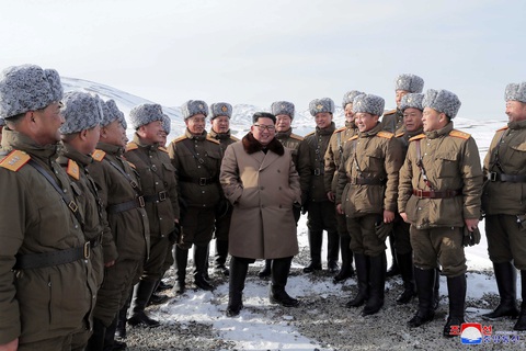 Ông Kim Jong Un cưỡi bạch mã hành hương đất tổ gây sốt mạng xã hội - Ảnh 6. Ông Kim Jong Un cưỡi bạch mã hành hương đất tổ gây sốt mạng xã hội - Ảnh 6.