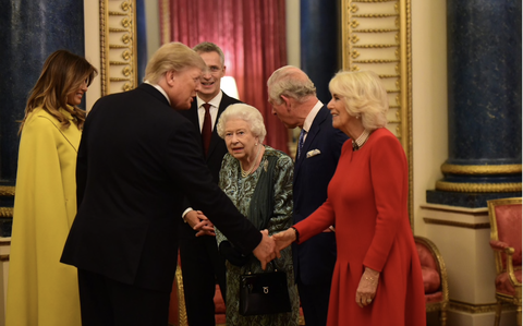 Các lãnh đạo NATO diện kiến nữ hoàng Elizabeth tại điện Buckingham - Ảnh 2. Các lãnh đạo NATO diện kiến nữ hoàng Elizabeth tại điện Buckingham - Ảnh 2.