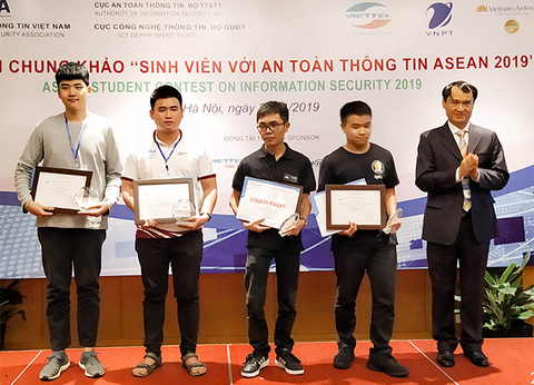 ĐH Duy Tân đoạt giải ba cuộc thi sinh viên với an toàn thông tin ASEAN 2019 - Ảnh 1. ĐH Duy Tân đoạt giải ba cuộc thi sinh viên với an toàn thông tin ASEAN 2019 - Ảnh 1.