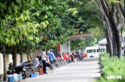 Có được phép xây nhà chờ kiên cố tại điểm đón trả khách tuyến cố định? - Ảnh 2. Có được phép xây nhà chờ kiên cố tại điểm đón trả khách tuyến cố định? - Ảnh 2.