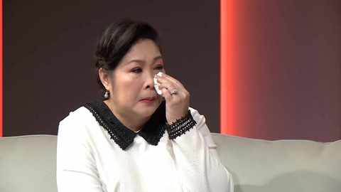 Hồng Vân khóc sưng mắt trong Mẹ tuyệt vời nhất - Ảnh 3. Hồng Vân khóc sưng mắt trong Mẹ tuyệt vời nhất - Ảnh 3.