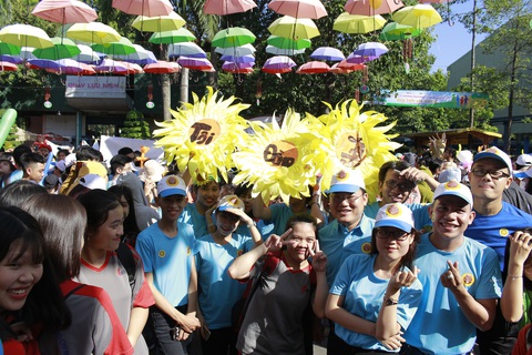 ‘Đường đua hoa mặt trời’ cự ly 4km vì bệnh nhi ung thư - Ảnh 1. ‘Đường đua hoa mặt trời’ cự ly 4km vì bệnh nhi ung thư - Ảnh 1.