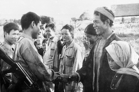 Chùm ảnh lịch sử vĩ đại 75 năm Quân đội nhân dân Việt Nam - Ảnh 11. Chùm ảnh lịch sử vĩ đại 75 năm Quân đội nhân dân Việt Nam - Ảnh 11.