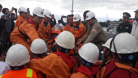 Tàu SAR 27-01 cứu du khách Nhật đột quỵ trên biển - Ảnh 2. Tàu SAR 27-01 cứu du khách Nhật đột quỵ trên biển - Ảnh 2.