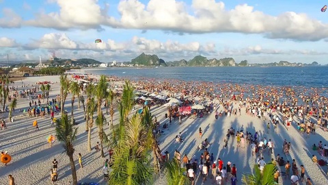 Bức họa Quảng Ninh và chân dung người kiến tạo xu thế” - Ảnh 2. Bức họa Quảng Ninh và chân dung người kiến tạo xu thế” - Ảnh 2.