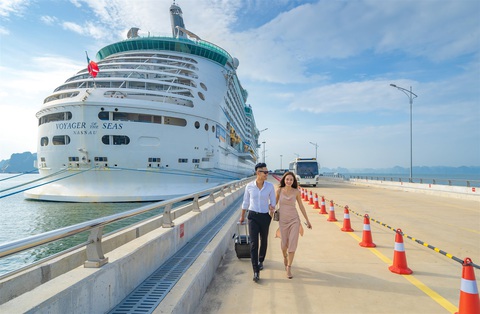 Bức họa Quảng Ninh và chân dung người kiến tạo xu thế” - Ảnh 5. Bức họa Quảng Ninh và chân dung người kiến tạo xu thế” - Ảnh 5.