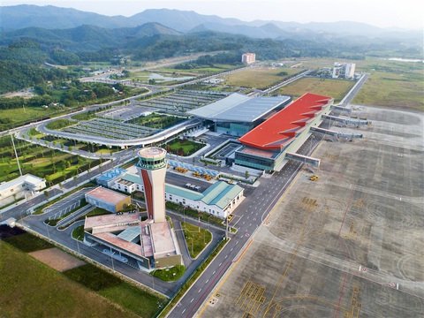 Bức họa Quảng Ninh và chân dung người kiến tạo xu thế” - Ảnh 1. Bức họa Quảng Ninh và chân dung người kiến tạo xu thế” - Ảnh 1.