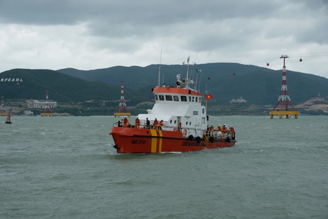 Tàu SAR 27-01 cứu du khách Nhật đột quỵ trên biển - Ảnh 1. Tàu SAR 27-01 cứu du khách Nhật đột quỵ trên biển - Ảnh 1.