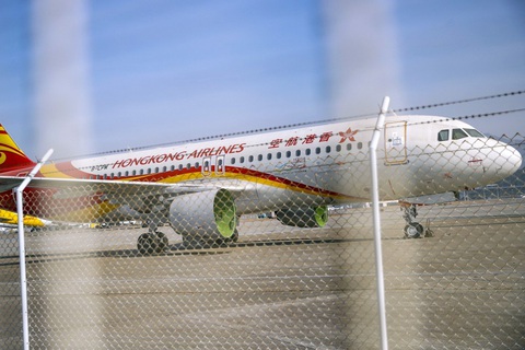 Hãng bay Hong Kong Airlines sắp bị xóa sổ vì thua lỗ do biểu tình - Ảnh 1.