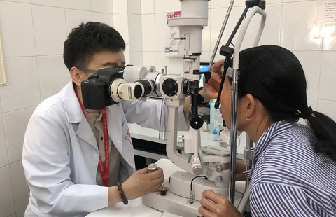 Mù lòa do biến chứng dùng thuốc thần kỳ - Ảnh 1. Mù lòa do biến chứng dùng thuốc thần kỳ - Ảnh 1.