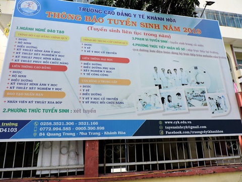 Hiệu trưởng xin thôi chức sau vụ lạm thu của sinh viên 20 tỉ - Ảnh 1. Hiệu trưởng xin thôi chức sau vụ lạm thu của sinh viên 20 tỉ - Ảnh 1.