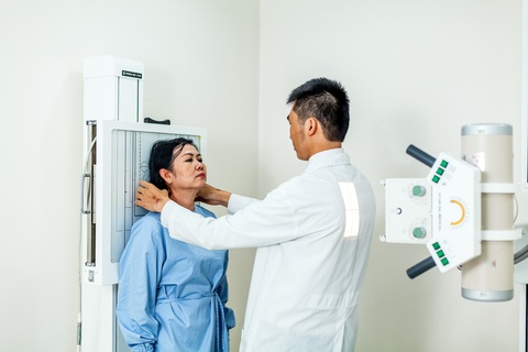 Làm gì để bảo vệ gia đình trước rủi ro bệnh tật? - Ảnh 1. Làm gì để bảo vệ gia đình trước rủi ro bệnh tật? - Ảnh 1.