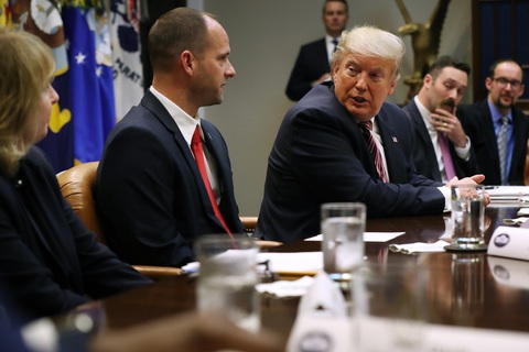 Ông Trump chê trách chuyện dội toa-lét ở Mỹ 10-15 lần mới xong - Ảnh 1. Ông Trump chê trách chuyện dội toa-lét ở Mỹ 10-15 lần mới xong - Ảnh 1.