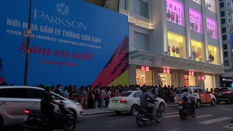 Ngàn người vẫn ngày đêm đổ về Uniqlo với hóa đơn cả chục triệu - Ảnh 9. Ngàn người vẫn ngày đêm đổ về Uniqlo với hóa đơn cả chục triệu - Ảnh 9.