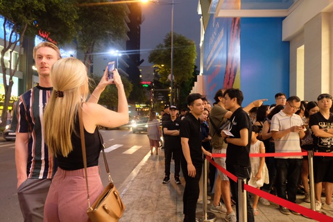 Ngàn người vẫn ngày đêm đổ về Uniqlo với hóa đơn cả chục triệu - Ảnh 2. Ngàn người vẫn ngày đêm đổ về Uniqlo với hóa đơn cả chục triệu - Ảnh 2.