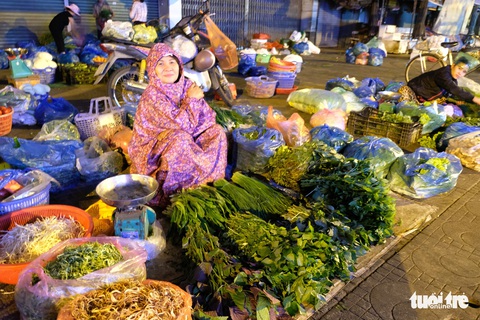 Mưu sinh trong đêm lạnh Sài Gòn - Ảnh 3. Mưu sinh trong đêm lạnh Sài Gòn - Ảnh 3.